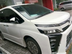 Jual mobil Toyota Voxy 2018 DKI Jakarta Automatic 3