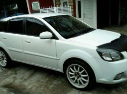 KIA Rio Pride A/T PutihTahun 2010 2