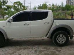 Mitsubishi Triton DC tipe GLS 4X4 2012 4