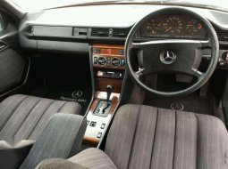 Mercedes-Benz E-Class 1989  6