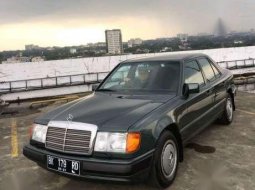 Mercedes-Benz E-Class 1989  8
