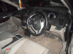 Honda Odyssey Absolute V6 Automatic 2012 3