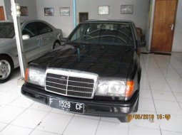 Mercedes-Benz 230E 1989 5