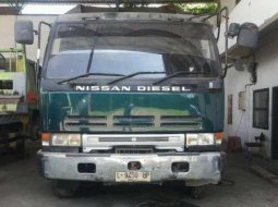 Dijual  Mobil Nissan UD Truck Tahun 1998  Asli Head Trailer Kepala Saja 8 Selinder 2