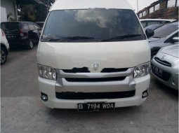 Toyota Hiace High Grade Commuter 2016 Van 2