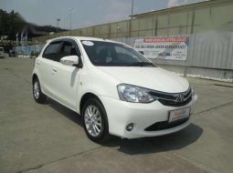 Toyota Etios E 1.2 2015 1