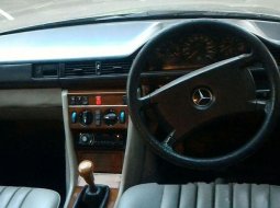 Jual Mercedes-Benz 300E W124 1991 Sedan mulus 3