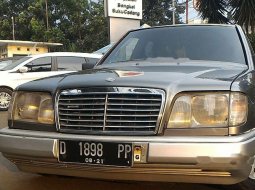 Jual Mercedes-Benz 300E W124 1991 Sedan mulus 5