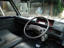 Jual mobil Mitsubishi L300 Van MT Tahun 2000 Manual  2