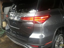 Jual mobil Toyota Fortuner SRZ AT Tahun 2017 Automatic  3