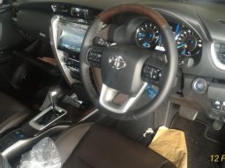 Jual mobil Toyota Fortuner SRZ AT Tahun 2017 Automatic  4