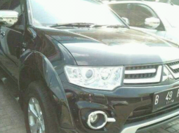 Jual mobil Mitsubishi Pajero Sport Dakar AT Tahun 2014 Automatic 2