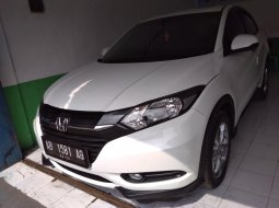 Dijual Mobil Honda HR-V E 2015 Putih  4