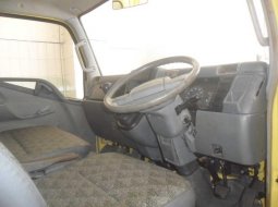 Mitsubishi Fuso 12.0 Manual 2009 Kuning 3