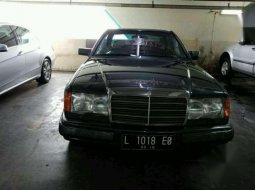  Mercedes Benz 300 CE Tahun1992 Hijau Metalik 8