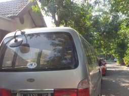 2010 Kia Travello Dijual 1