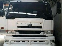 Nissan UD Truck 2012  1