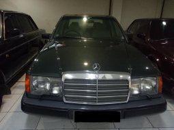 Mercedes-Benz 300E Automatic 1989 1