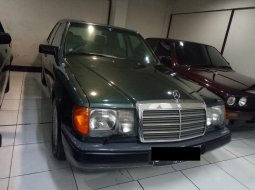 Mercedes-Benz 300E Automatic 1989 2