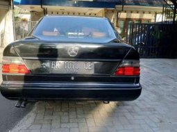 1990 Mercedes-Benz 300E dijual 5