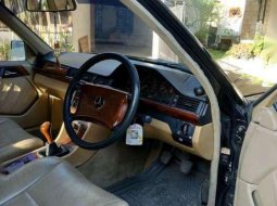 1990 Mercedes-Benz 300E dijual 1