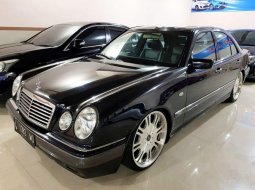 Mercedes-Benz E320 W210 3.2 Automatic 1998 Sedan dijual 1