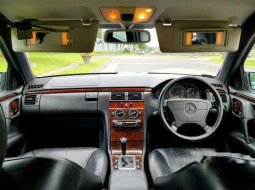 Mercedes-Benz E320 W210 3.2 Automatic 1998 Sedan dijual 9