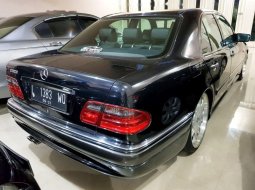 Mercedes-Benz E320 W210 3.2 Automatic 1998 Sedan dijual 4