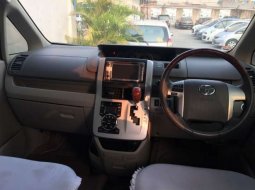 Jual mobil Toyota NAV1 Luxury V 2013  2