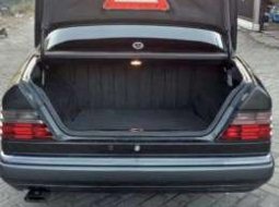 Mercedes-Benz 300E MT Tahun 1995 Dijual 3