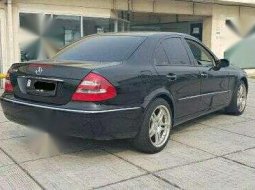 Mercedes-Benz E240 Elegance AT 2003 Hitam 2