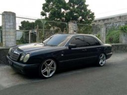 1997 Mercedes-Benz E230 Dijual  4