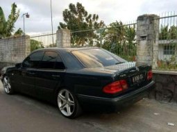 1997 Mercedes-Benz E230 Dijual  3