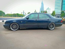 1997 Mercedes-Benz E230 Dijual  3