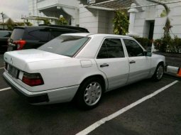 Mercedes-Benz E230 AT Tahun 1992 Dijual 2