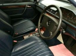 Mercedes-Benz E230 AT Tahun 1992 Dijual 7