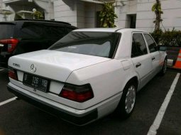 Mercedes-Benz E230 AT Tahun 1992 Dijual 3