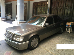 Mercedes-Benz 300E W124 1991 Sedan dijual 1