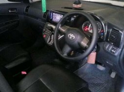 2004 Toyota Wish 1.8 Dijual  3