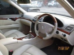 Mercedes-Benz E260 2004 Dijual  6