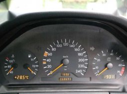Mercedes-Benz E230 AT Tahun 1997 Dijual  5