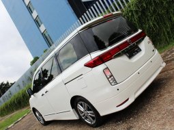 Nissan Elgrand Highway Star AT 2011 4