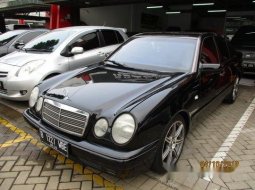 Mercedes-Benz E230 AT 1997 9