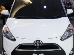 Toyota Sienta V 2018 MPV 4