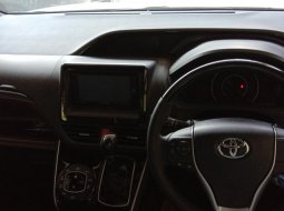 Toyota Voxy 2018  4