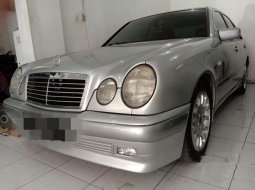 Mercedes-Benz E320 W210 3.2 Automatic 1997 Dijual  4