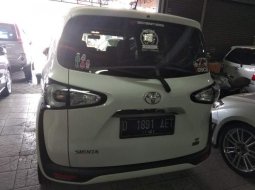 Toyota Sienta V AT 2016 3