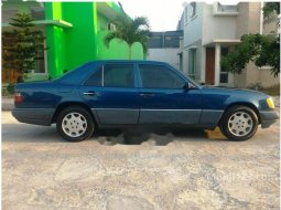 Mercedes-Benz 220E 2.2 Manual 1994 Dijual 6