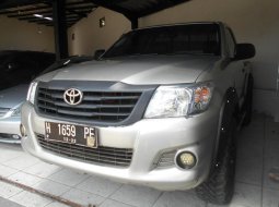 Toyota Hilux 1.6 MT 2012 4