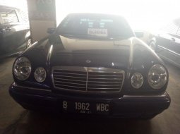 Mercedes-Benz E230 A/T 1997 Dijual 1